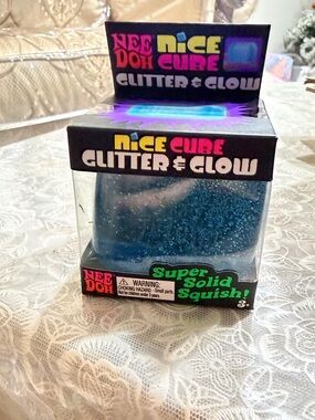 NeeDoh Nice Cube Glitter & Glow